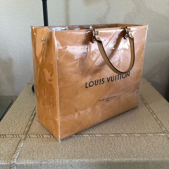 Louis Vuitton Glossy Tote Bag 👜 - Picture 8 of 9